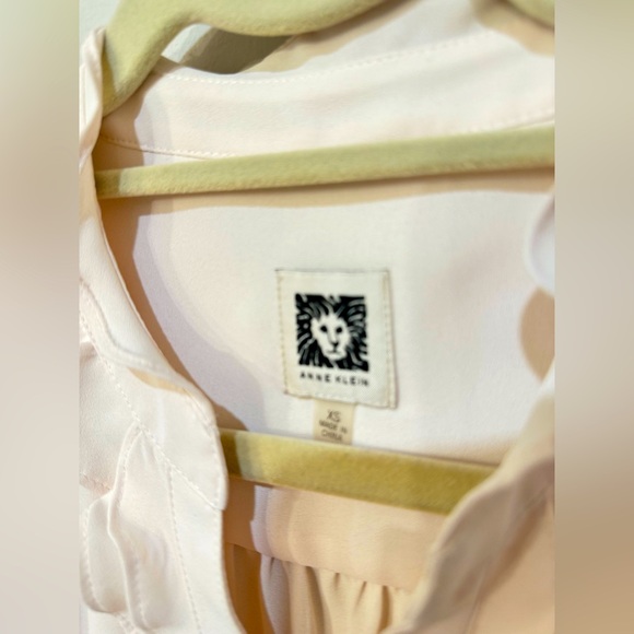 Anne Klein Cream Ruffle Sleeved Blouse, size XS - Picture 3 of 5